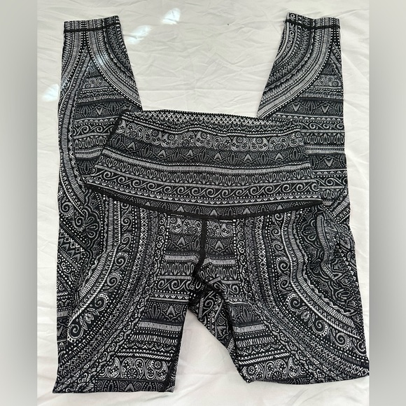 Lululemon:Leggings Wunder Under HR Nulux 28" EUC Black/4 - Picture 3 of 8